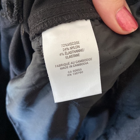 REITMANS Iconic Ankle Pant in Black size 8P - Picture 11 of 14